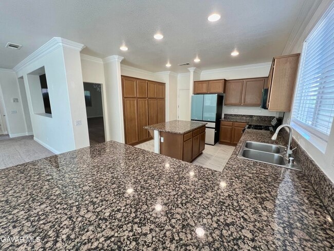 Building Photo - 4564 Jewel Dr
