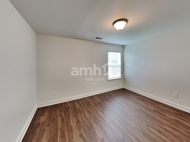 Building Photo - 113 Rivulet Dr