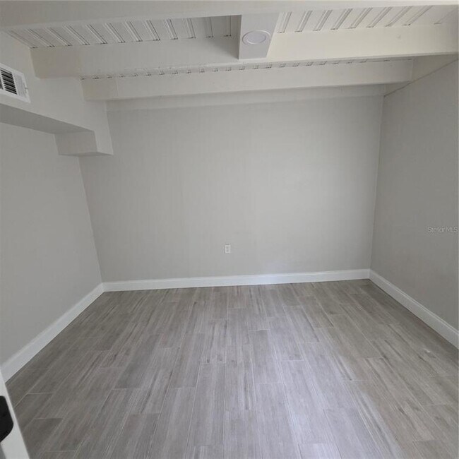 Building Photo - 5101 N Orange Ave