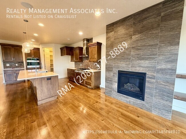 Building Photo - 2552 E Boise Ave