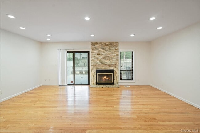 Building Photo - 236 Hamlet Dr