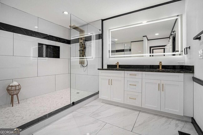 Building Photo - 788 Sherwood Rd N W