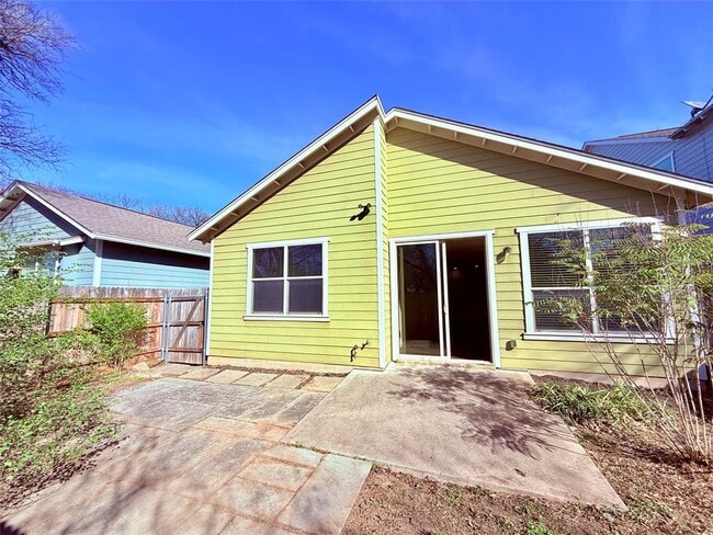 Building Photo - 2505 Amur Dr