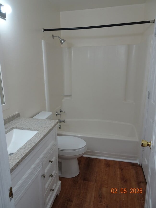 Building Photo - 3 Bedrooms, 1.5 Bathrooms Townhome in Williamsburg