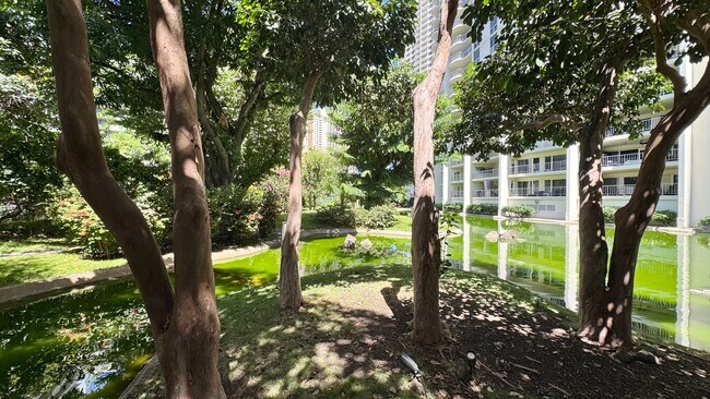 Building Photo - CONVENIENTY LOCATED AND SPACIOUS 2BD/2BA C...