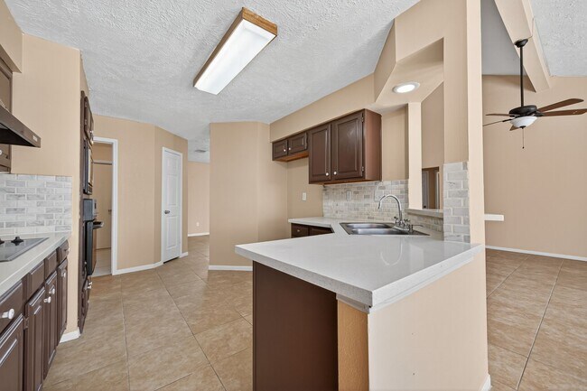 Building Photo - 3210 Kempwood Dr