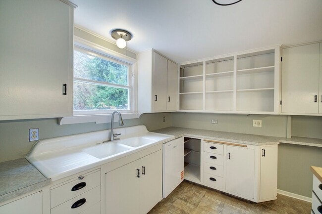 Building Photo - 5Bd/2.5Ba Redmond House