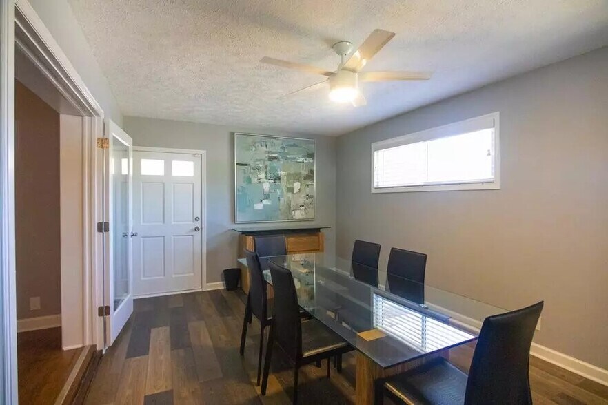 Building Photo - 614 Camellia St NE