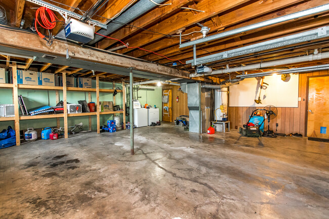 Spacious garage - 2057 Fallon Rd