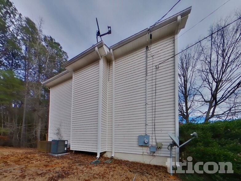 Building Photo - 214 Amber Trce