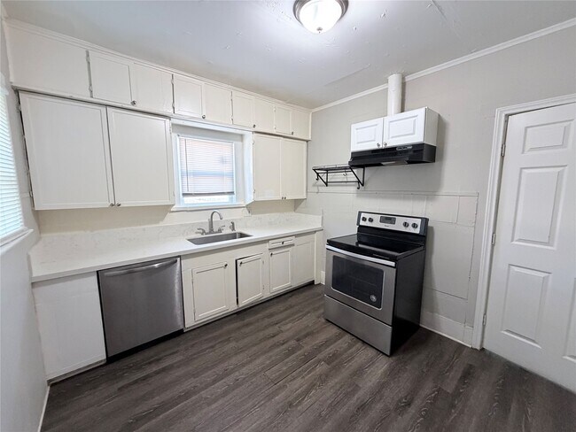 Building Photo - 1401 Edison St
