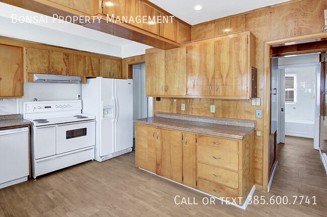 Building Photo - 1430 Denver St