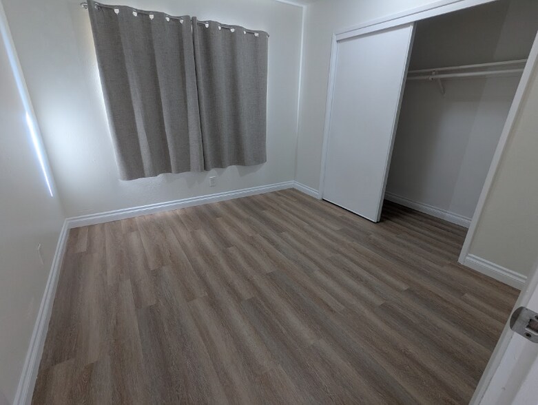 Building Photo - 216 Melrose Dr