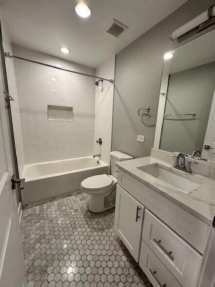 Building Photo - 4201 N Paulina St