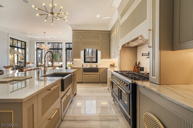 Building Photo - 6 Deer Trail Rd