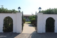 Building Photo - 3905 Flory Ave