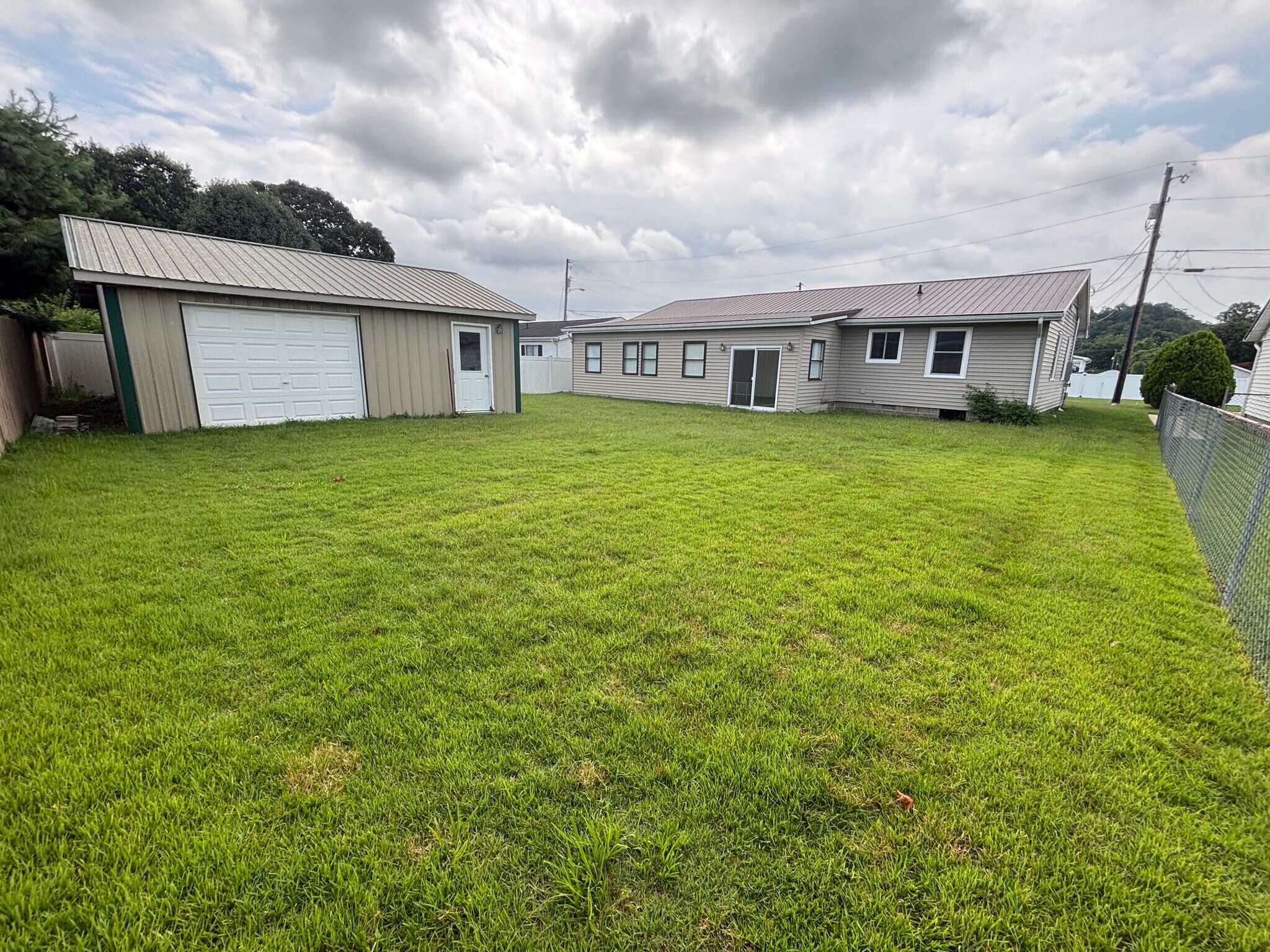 Building Photo - 1405 Cedar St