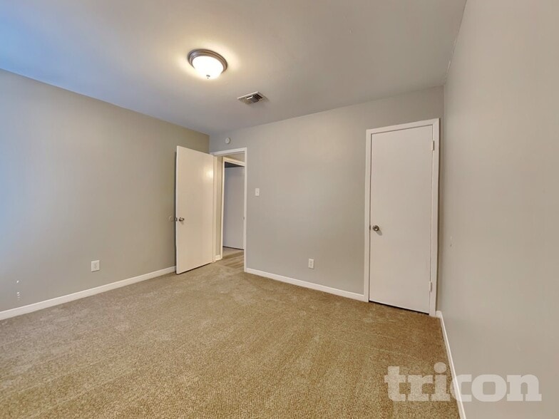 Building Photo - 6422 French Chateau Dr