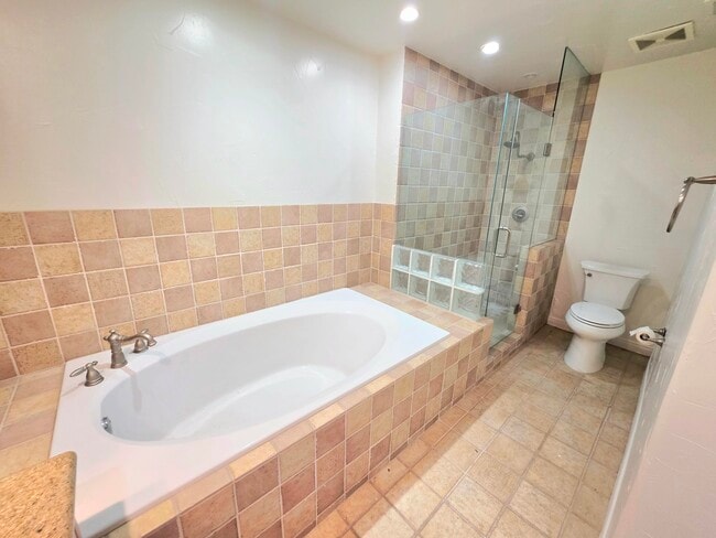 Building Photo - 40329 Sagewood Dr