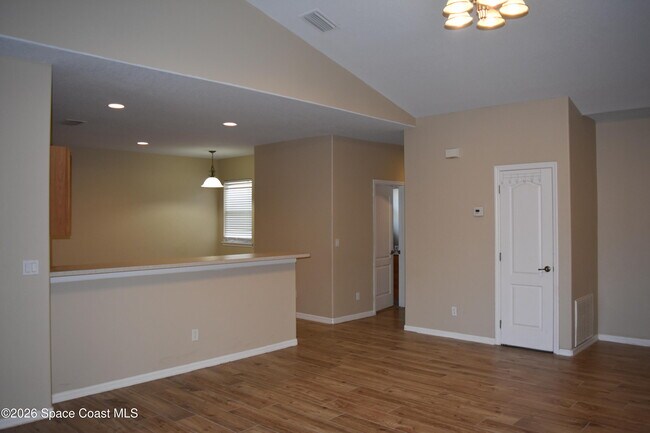 Building Photo - 1040 Venetian Dr