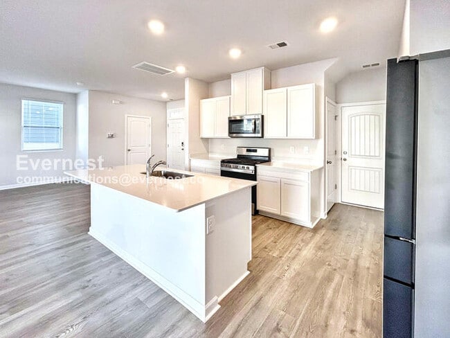 Building Photo - 1819 Wellwood LN