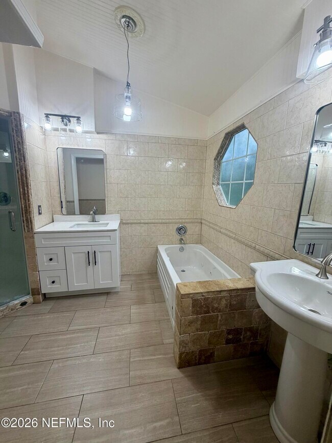 Building Photo - 1523 Blue Heron Ct