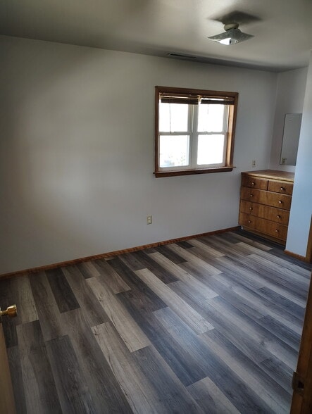 Building Photo - 8 8th St W