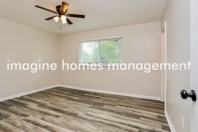 Building Photo - Lovely, renovated 3 bedroom home in Ballwin