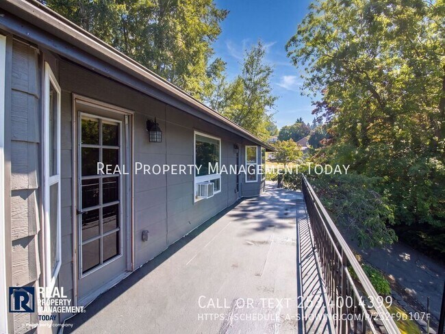 Building Photo - 1531 Vista Dr