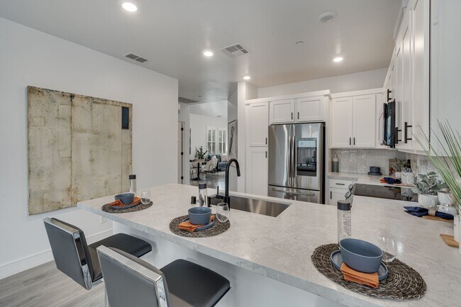 Building Photo - Bright and Beautiful 3 bedroom 2 full bathroom Home! Attached two car tandem garage with large en...