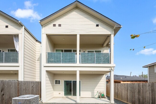 Building Photo - 4618 Nichols St