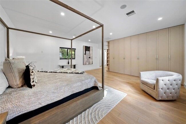 Building Photo - 600 NE 57th St