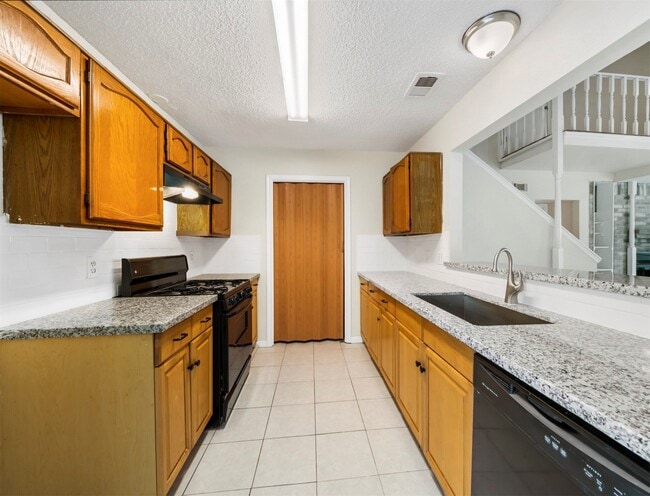 Building Photo - 10906 Canarywood Dr