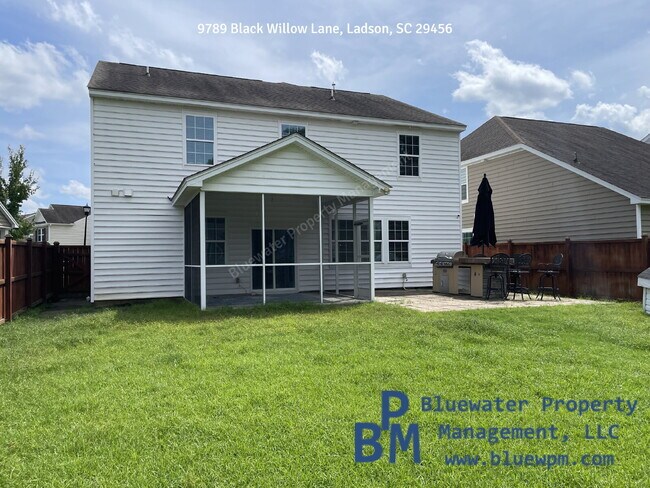Building Photo - 4-bedroom, 2.5-bathroom For Rent