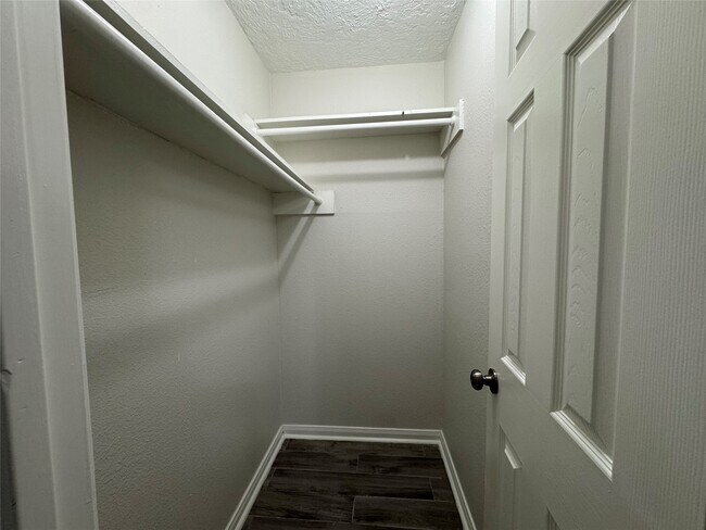 Building Photo - 12800 Briar Forest Dr