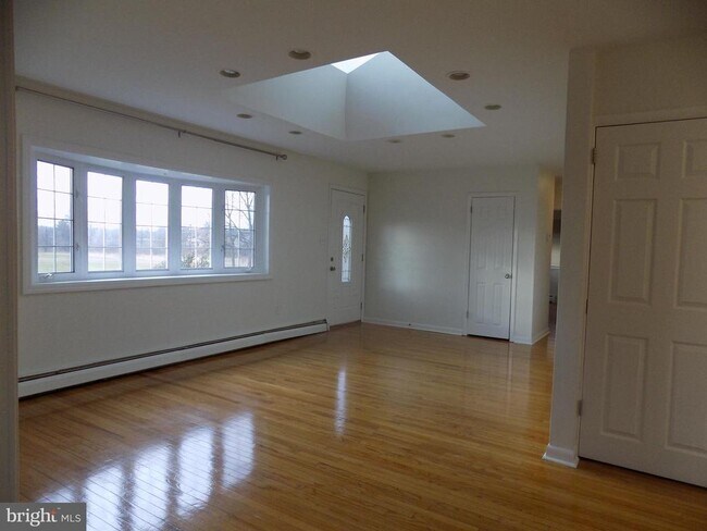 Building Photo - 3168 Middle Creek Rd