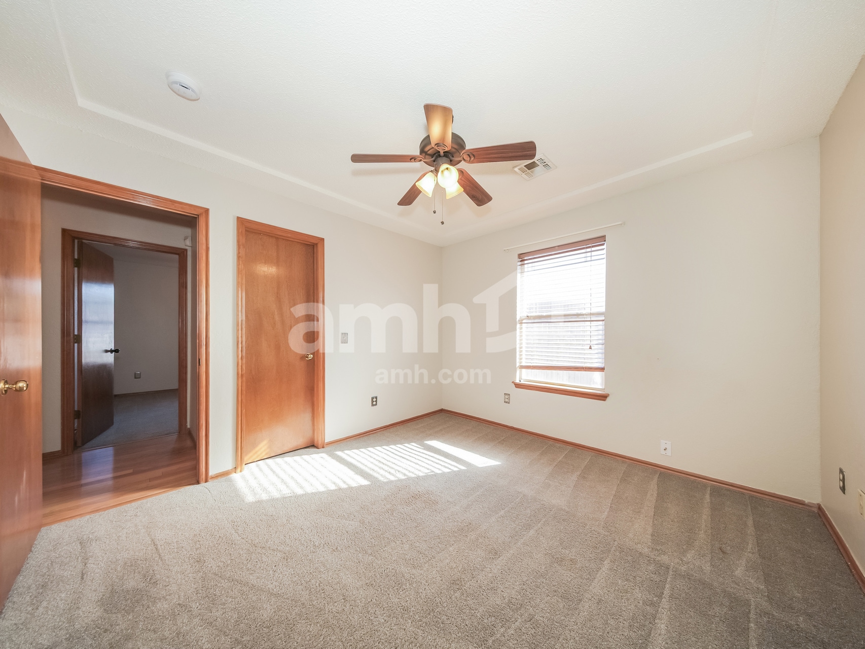 Building Photo - 17313 Valley Crst