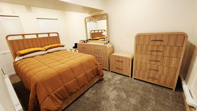 Building Photo - 240 Clinton Pl