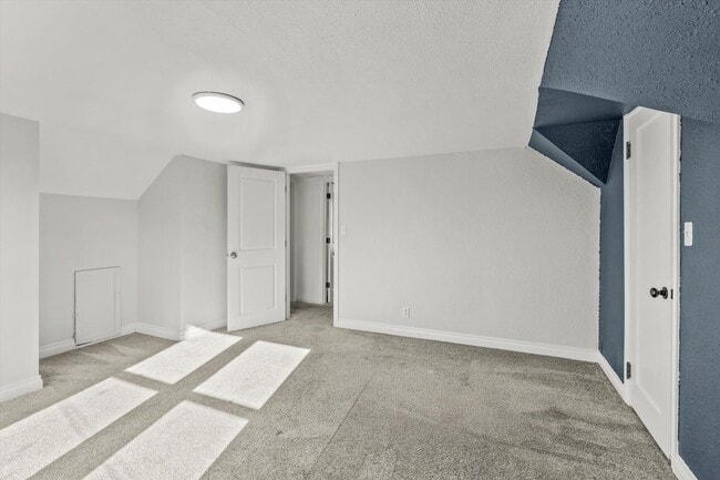 Building Photo - Well-Maintained Tacoma Brick home in Convenient Location