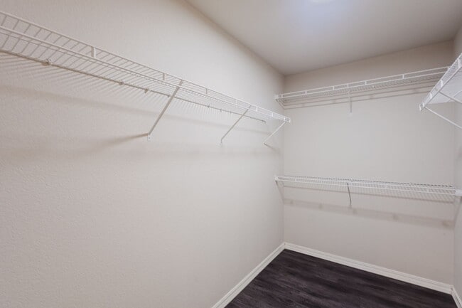 Building Photo - Beautiful 3-Bedroom Home in Ventana | Pool Community Near Fort Carson