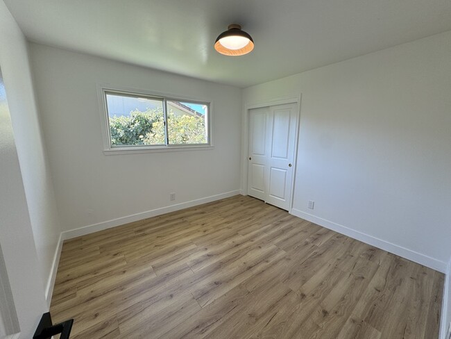 Building Photo - Beautiful 2 Bedroom 1 Bathroom for Rent in...