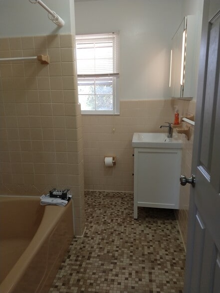 Second bathroom - 6457 Peacock Blvd