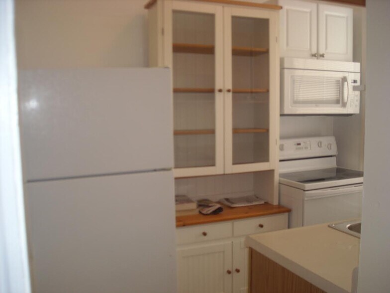 kitchen - 339 S Aiken Ave