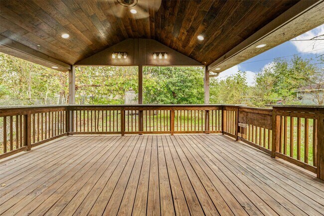 Building Photo - 7118 Karen St