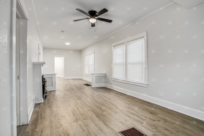 Building Photo - Cozy and Charming Two-Bedroom House with M...
