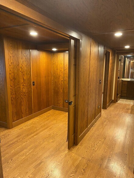 Building Photo - 159 Linden Ave