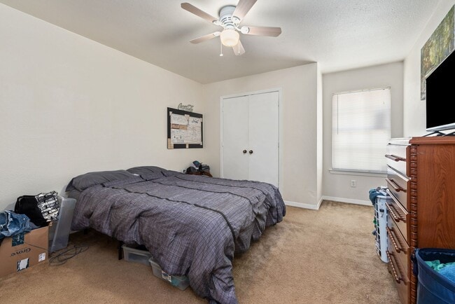 Building Photo - AUGUST PRE-LEASE!!  Cute 2 Bedroom 2 Bathr...