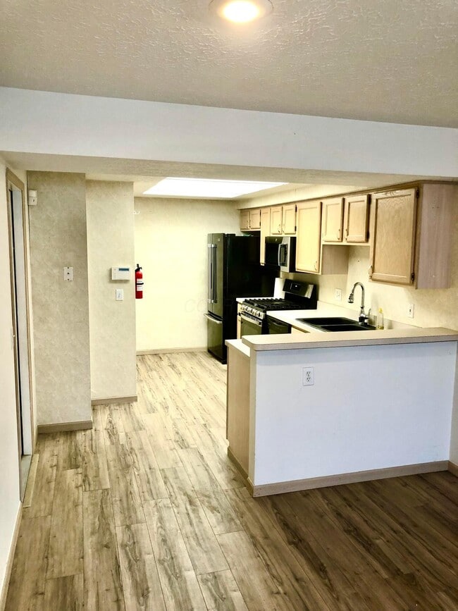 Building Photo - 6835 Villabrook Dr