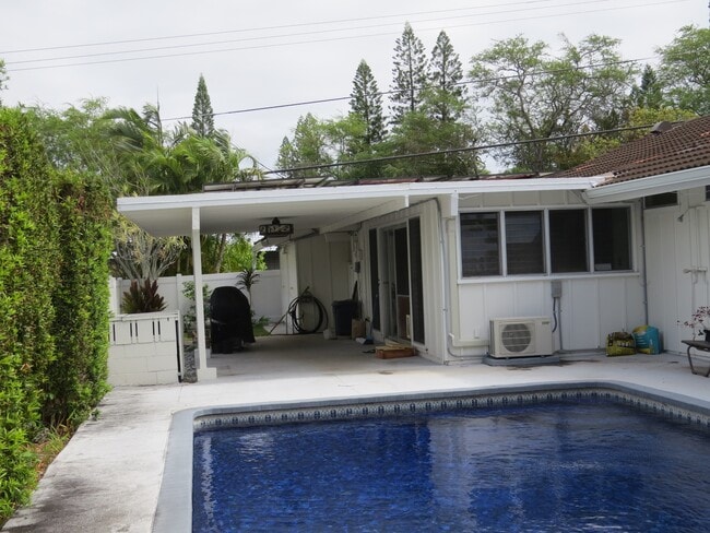 Building Photo - 1063 Kamahele St