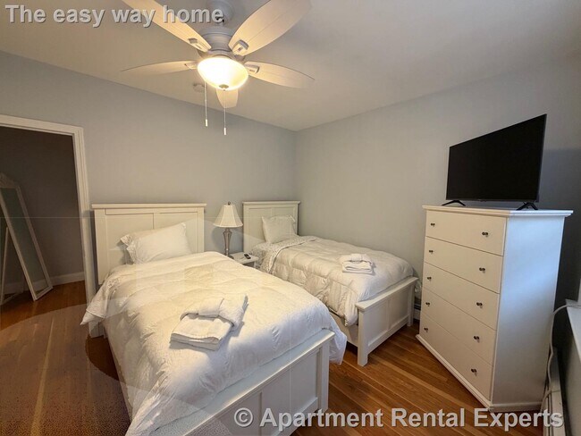 Building Photo - 15 Ives St